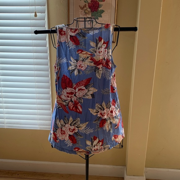 CHAPS Blue Floral Sleeveless Top with Parrot - Picture 3 of 4